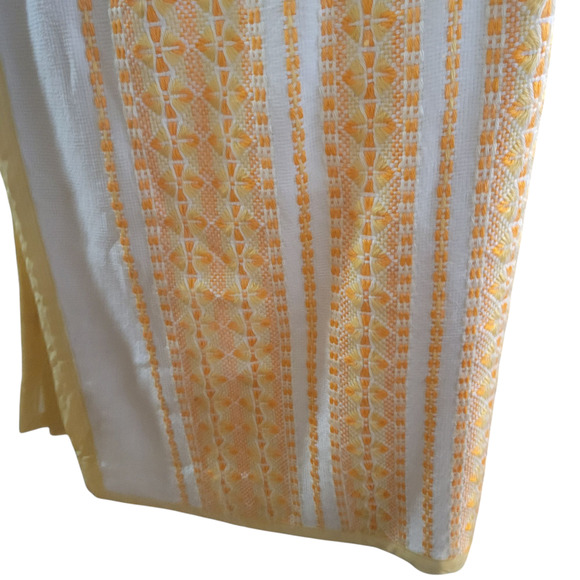 Vtg Yellow White Embroidered Cotton Tablecloth 48x72 Woven 1960s 1970s MCM - Picture 3 of 12